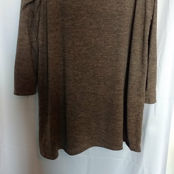 Assymetrical Hacci Tunic With Buttons - Picture 10 of 10